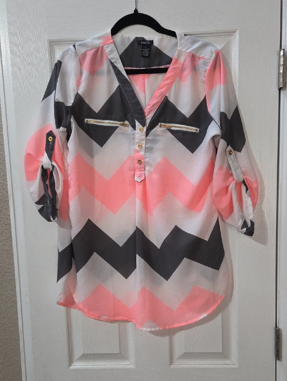Rue21 Pink, Gray and White Chevron Button-Front Blouse